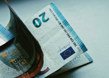 Ε.Ε.: Νέοι κανόνες για τον ΦΠΑ στο ηλεκτρονικό εμπόριο