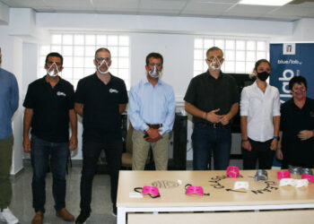 Δ. Πειραιά – Blue Lab: Κατασκεύασε μάσκες προστασίας για κωφούς