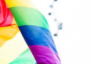 EU-OSHA για ΛΟΑΤΙ: Ζητά πολιτικές μηδενικής ανοχής στις διακρίσεις