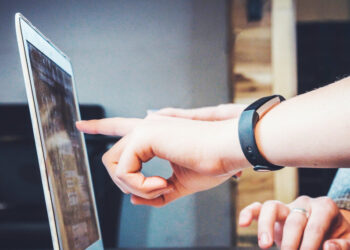 Διαδίκτυο: Oι πάροχοι θα εντοπίζουν και θα αφαιρούν υλικό σεξουαλικής κακοποίησης παιδιών