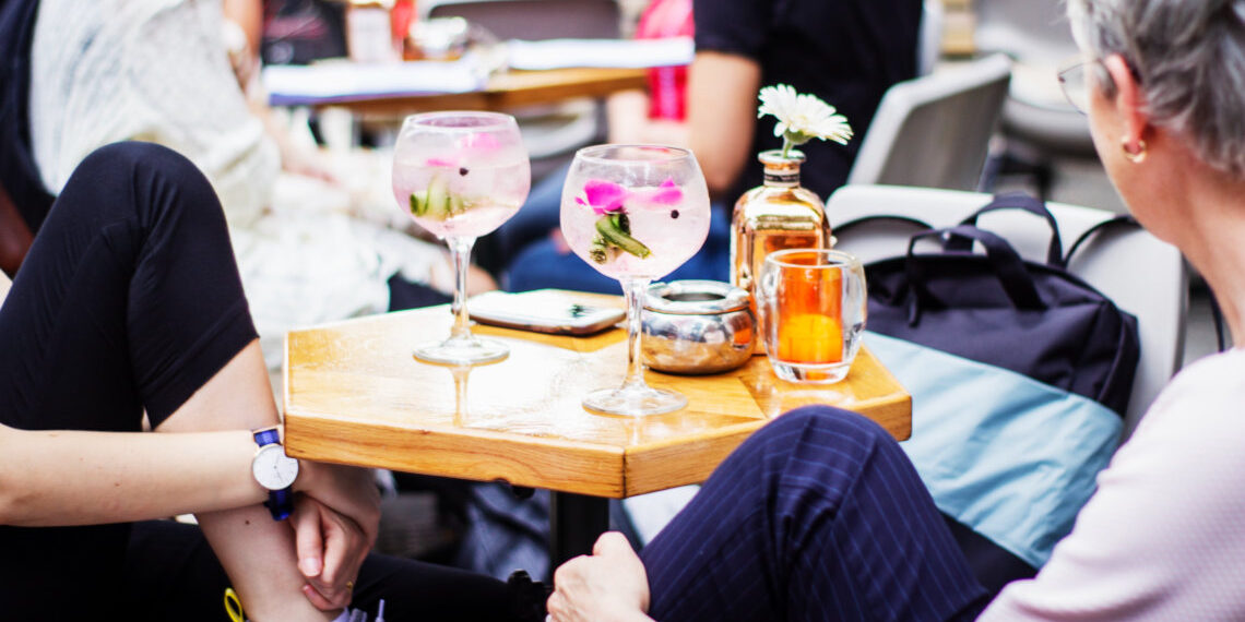 Eurostat: Ποιοι Ευρωπαίοι πίνουν πιο συχνά αναψυκτικά με ζάχαρη;