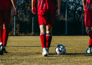 Ίσως να μην είναι τόσο αθώοι οι χλοοτάπητες στα γήπεδα και παιδικές χαρές