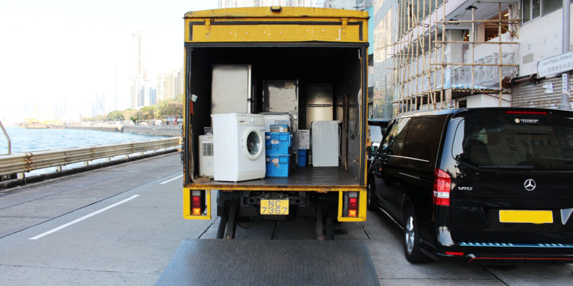 Eurostat: Σε τι ηλικία εγκαταλείπουν το πατρικό τους οι νέοι στην Ευρώπη;