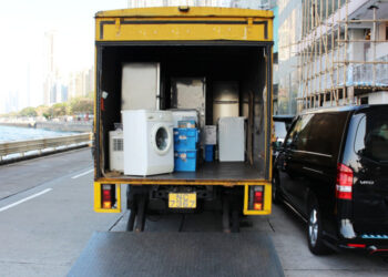 Eurostat: Σε τι ηλικία εγκαταλείπουν το πατρικό τους οι νέοι στην Ευρώπη;