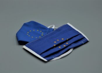 Η Ευρωπαϊκή Επιτροπή ενέκρινε € 500 εκατ. στην Ελλάδα με σκοπό τη στήριξη των επιχειρήσεων που επλήγησαν από την έξαρση του κορονοϊού.