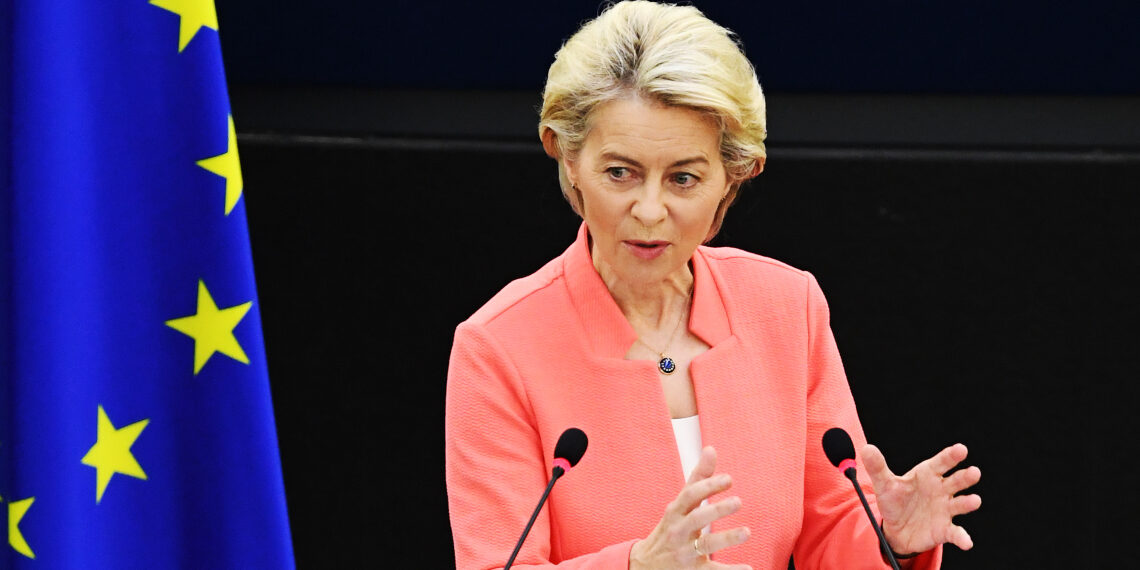 Ούρσουλα φον ντερ Λάιεν: Είμαστε περήφανοι που ενεργήσαμε μαζί στην κρίση