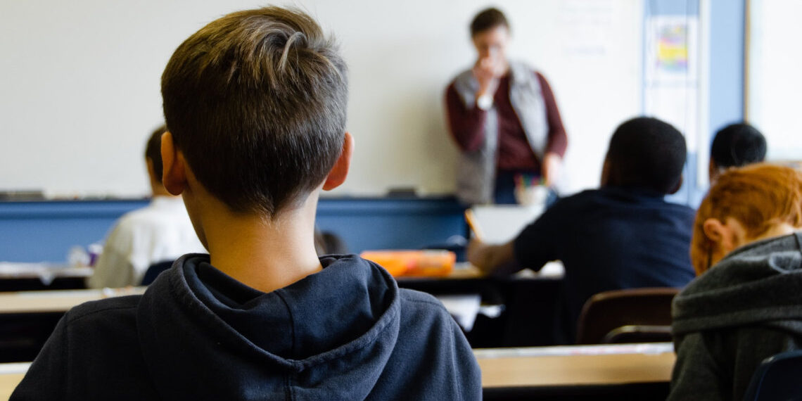 Σχεδόν 14 μαθητές ανά δάσκαλο στα δημοτικά σχολεία της Ε.Ε.