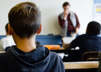 Σχεδόν 14 μαθητές ανά δάσκαλο στα δημοτικά σχολεία της Ε.Ε.