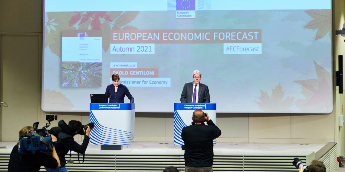 Ε.Ε. για ελληνική οικονομία: Ίσχυρή ανάπτυξη 7,1% το 2021 και 5,2% το 2022