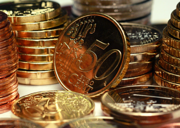 Ευρωβαρόμετρο: Iσχυρή η στήριξη των Ευρωπαίων στο ευρώ