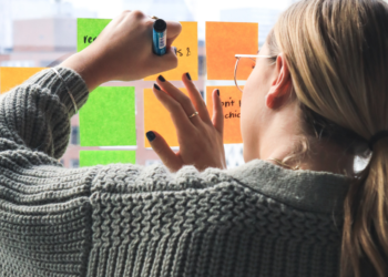 Ευρωκοινοβούλιο: Να δίδεται αμοιβή για την πρακτική άσκηση ή την μαθητεία των νέων