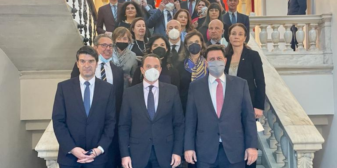 Συνάντηση Μ. Βαρβιτσιώτη με πρέσβεις κρατών-μελών της ΕΕ παρουσία του Ουκρανού πρέσβη