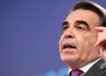 Μ. Σχοινάς: Όλοι οι άνθρωποι που φεύγουν από την Ουκρανία θα έχουν προστασία στην ΕΕ