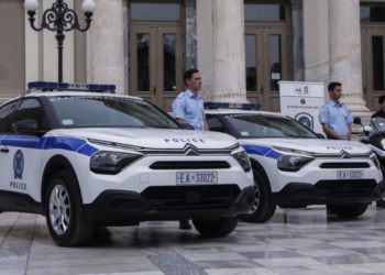 4 νέα περιπολικά και 2 μοτοσικλέτες στον Δ. Πειραιά από το “Be Secure Feel Secure”