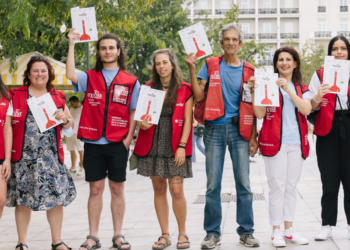 Το Γραφείο του ΕΚ στη δράση του περιοδικού δρόμου ΣΧΕΔΙΑ «Πωλητής για μία ώρα»