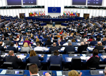 Ευρωκοινοβούλιο: Κάλεσμα στην Επιτροπή να δρομολογήσει το Ταμείο Δίκαιης Μετάβασης II