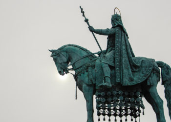 Οι ευρωβουλευτές ζητούν από την Επιτροπή να αναστείλει τη χρηματοδότηση στην Ουγγαρία