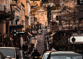 ΕΕ: Mε μηδενικές εκπομπές ρύπων όλα τα αυτοκίνητα και φορτηγά από το 2035