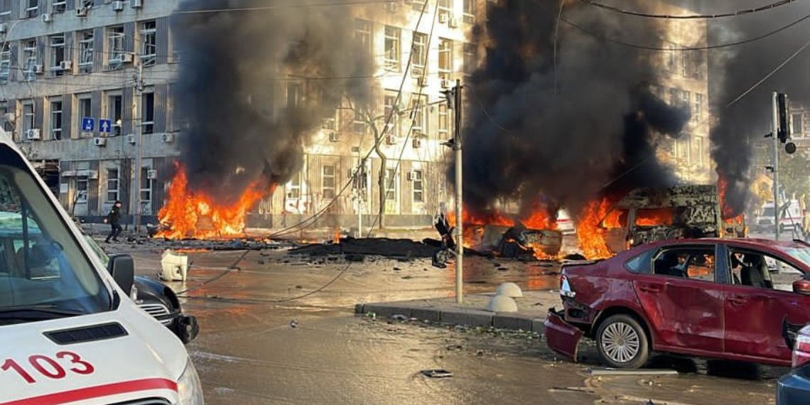 ΕΕ: «Εγκλήματα πολέμου» τα χτυπήματα της Ρωσίας στο Κίεβο