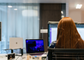 Ταμείο Ανάκαμψης και Ανθεκτικότητας: Επιδοτούμενη κατάρτιση σε 150.000 εργαζόμενους