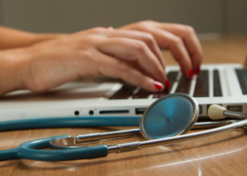 Ψηφιακά μέσα θα συνδέουν βάσεις δεδομένων απεικόνισης του καρκίνου σε ολόκληρη την ΕΕ