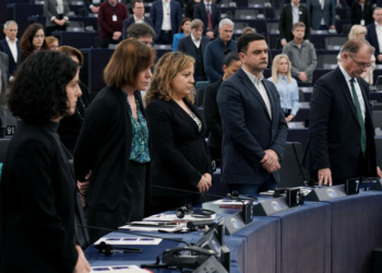 Ευρωκοινοβούλιο: Τίμησε τη μνήμη των θυμάτων στο σιδηροδρομικό δυστύχημα στα Τέμπη