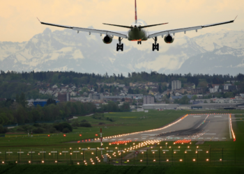 ΕΕ: Πολιτική συμφωνία για πιο “πράσινα” καύσιμα στα αεροπλάνα