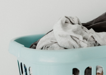 EE: Προτείνει σαφέστερους & ψηφιακούς κανόνες για τα απορρυπαντικά