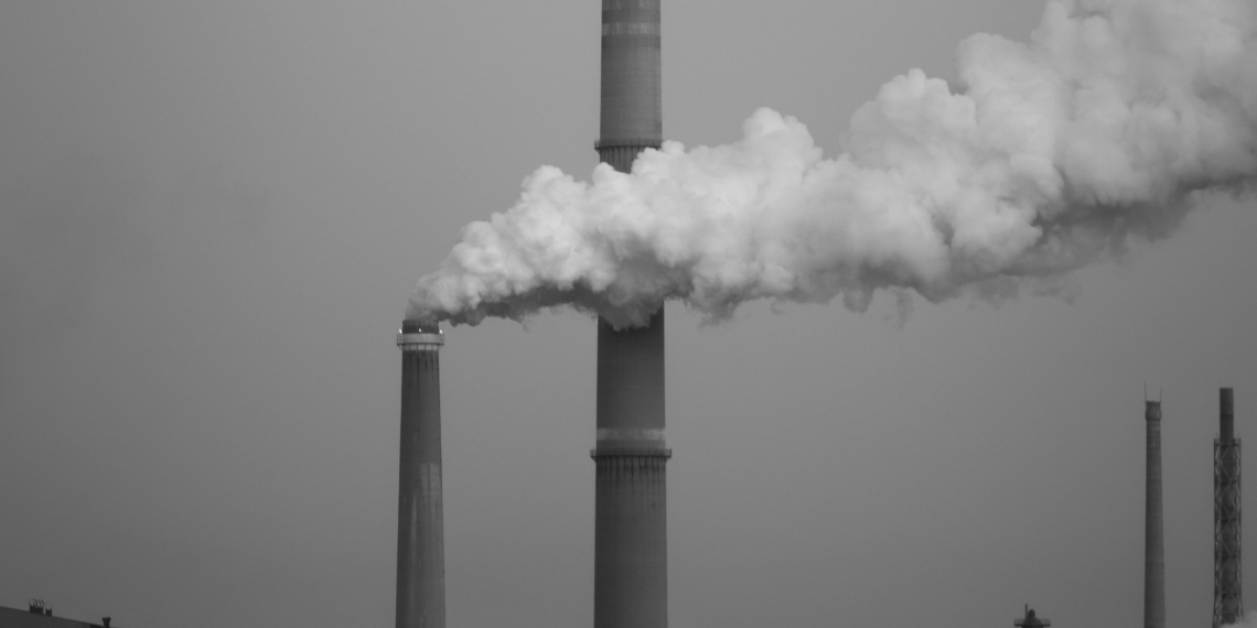 Ευρωκοινοβούλιο: Οι πολίτες θα πρέπει να γνωρίζουν ποιες βιομηχανίες ρυπαίνουν και ποιες όχι