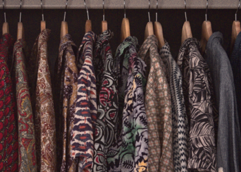 Ευρωπαϊκό Συμβούλιο: Απαγόρευση καταστροφής υφασμάτων ή ενδυμάτων που έμειναν στο ράφι