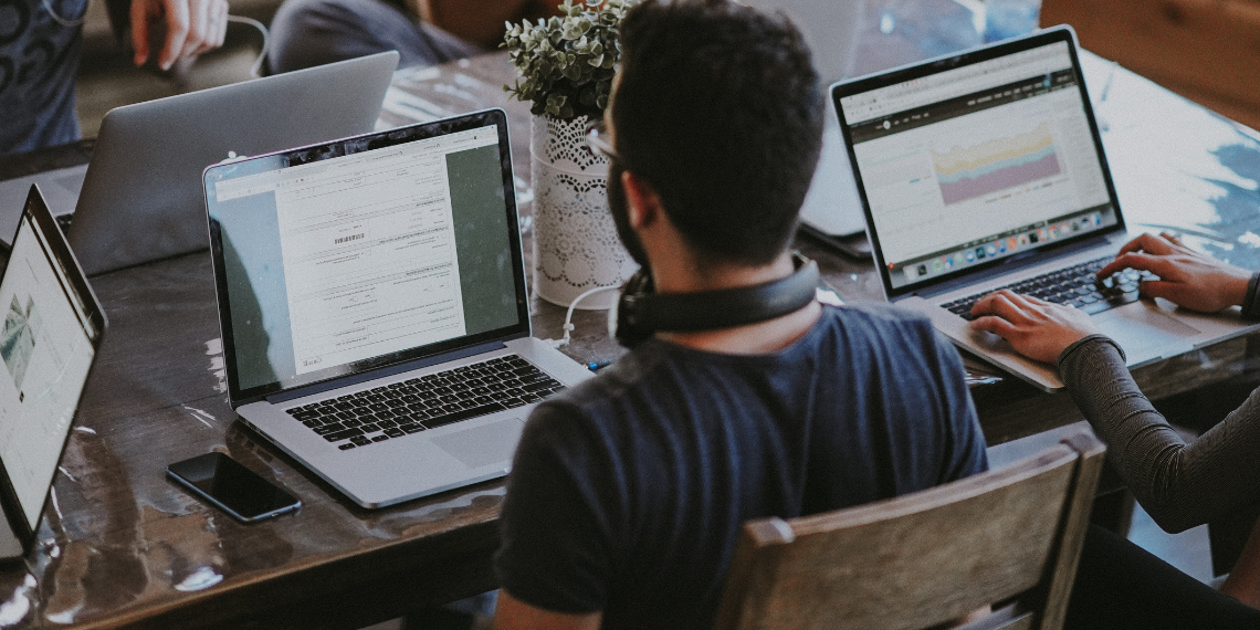 ΕΟΚΕ: Οι νέοι στην ΕΕ θα πρέπει να έχουν ίδιες αμοιβές και παροχές με τους άλλους εργαζόμενους