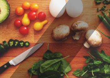 EFSA: Τα μη ασφαλή τρόφιμα μπορούν να προκαλέσουν 200 διαφορετικές ασθένειες