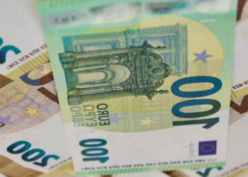 Ευρωβαρόμετρο: Με θετική γνώμη για το ευρώ οι πολίτες των Κρατών Μελών εκτός Ευρωζώνης