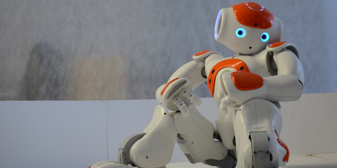 (Μήπως) Τρέχει ο χρόνος όταν εργάζόμαστε με ρομπότ; Η ΕΕ προσπαθεί να απαντήσει