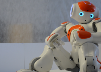 (Μήπως) Τρέχει ο χρόνος όταν εργάζόμαστε με ρομπότ; Η ΕΕ προσπαθεί να απαντήσει