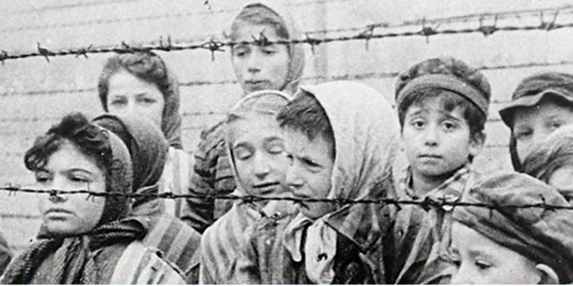 ΕΕ: Ο Μαργαρίτης Σχοινάς ανακοινώνει τη δημιουργία «Δικτύου τόπων όπου συνέβη το Ολοκαύτωμα»