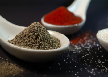 Τζίντζερ & πάπρικα οι πρωταθλητές των εισαγόμενων μπαχαρικών στην ΕΕ!