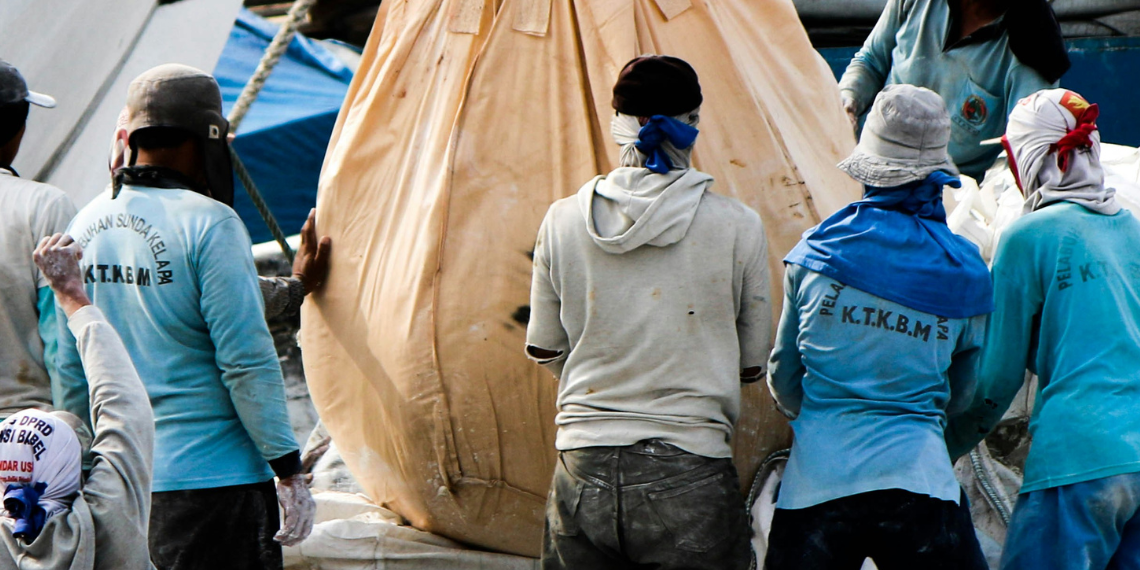 Θα απαγορεύονται στην ΕΕ τα προϊόντα που κατασκευάζονται με καταναγκαστική εργασία
