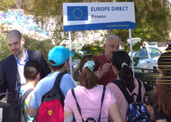 Καθαρισμός της παραλίας της Φρεαττύδας από τους μαθητές του 21ου Δημοτικού Σχολείου Πειραιά