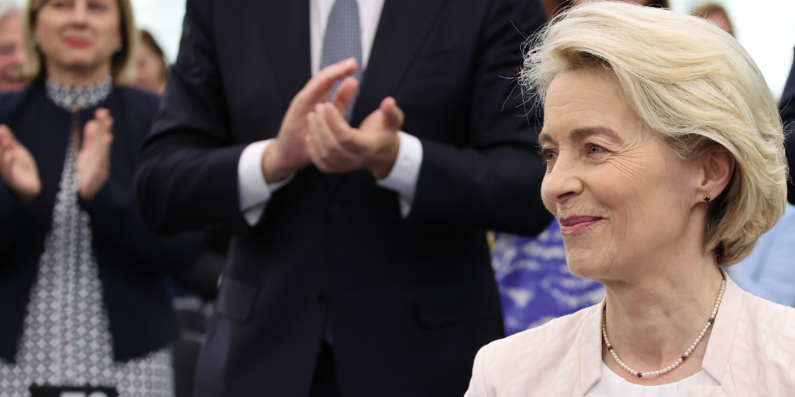 Επανεξελέγη πρόεδρος της Κομισιόν η Ούρσουλα φον ντερ Λάιεν