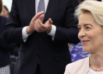 Επανεξελέγη πρόεδρος της Κομισιόν η Ούρσουλα φον ντερ Λάιεν