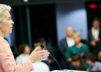 Φον ντερ Λάιεν: Η απόφαση της COP29 θα οδηγήσει σε επενδύσεις στην καθαρή μετάβαση