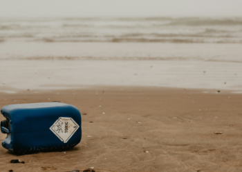 ΕΕ: Σε πορεία για παγκόσμια συμφωνία κατά της ρύπανσης από πλαστικά