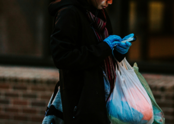 ΕΕ: Χρησιμοποιήσαμε 4,7 δισ. λιγότερες πλαστικές σακούλες το 2022 σε σχέση με το 2021