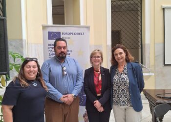 Επίσκεψη της Επιτρόπου Maria Luís Albuquerque στη Δημοτική Πινακοθήκη Πειραιά